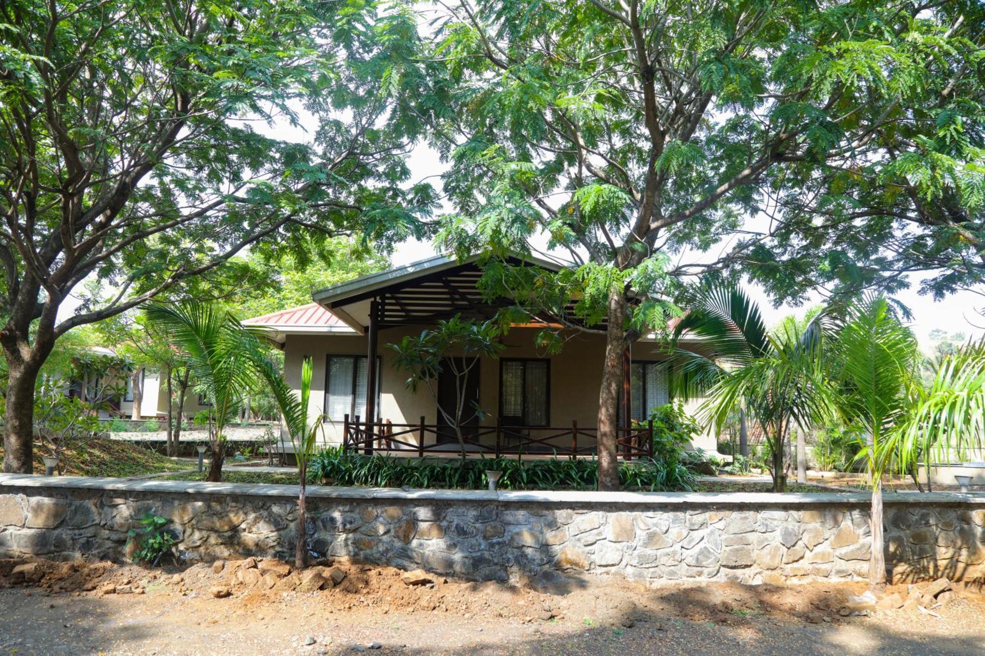E&G Green Courts Resort At Koroli Hill Station Нашик Екстериор снимка
