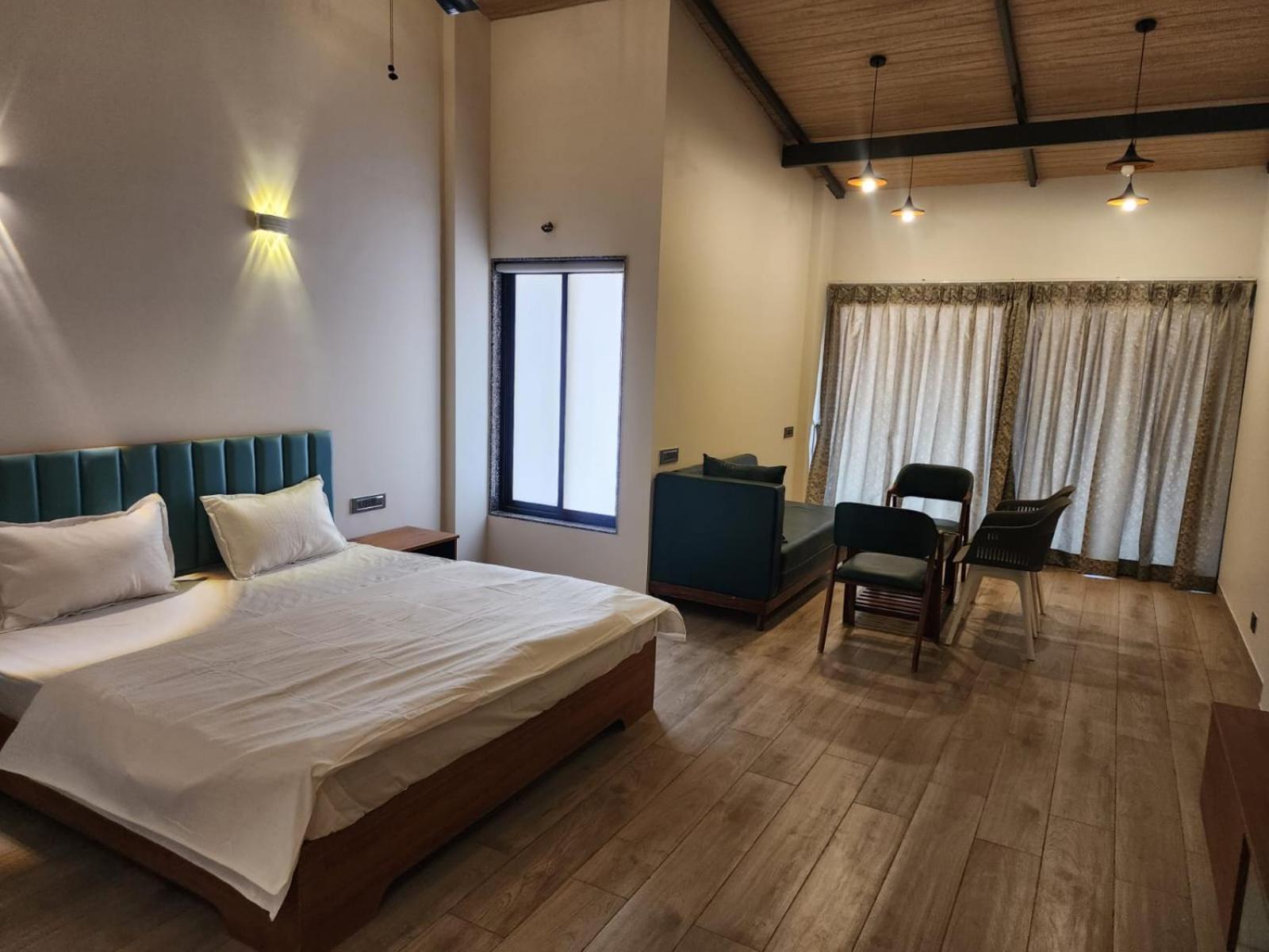 E&G Green Courts Resort At Koroli Hill Station Нашик Екстериор снимка