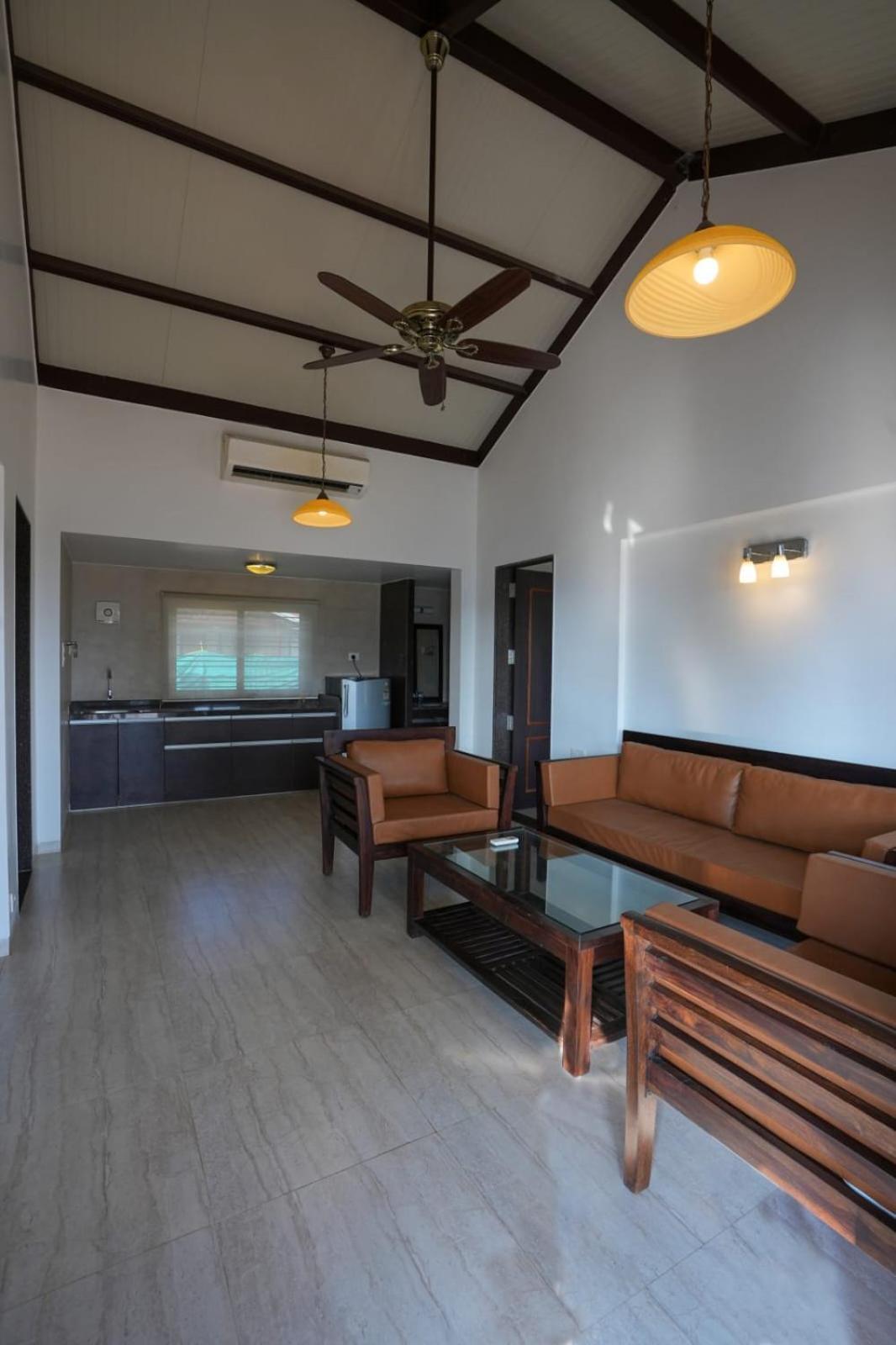 E&G Green Courts Resort At Koroli Hill Station Нашик Екстериор снимка