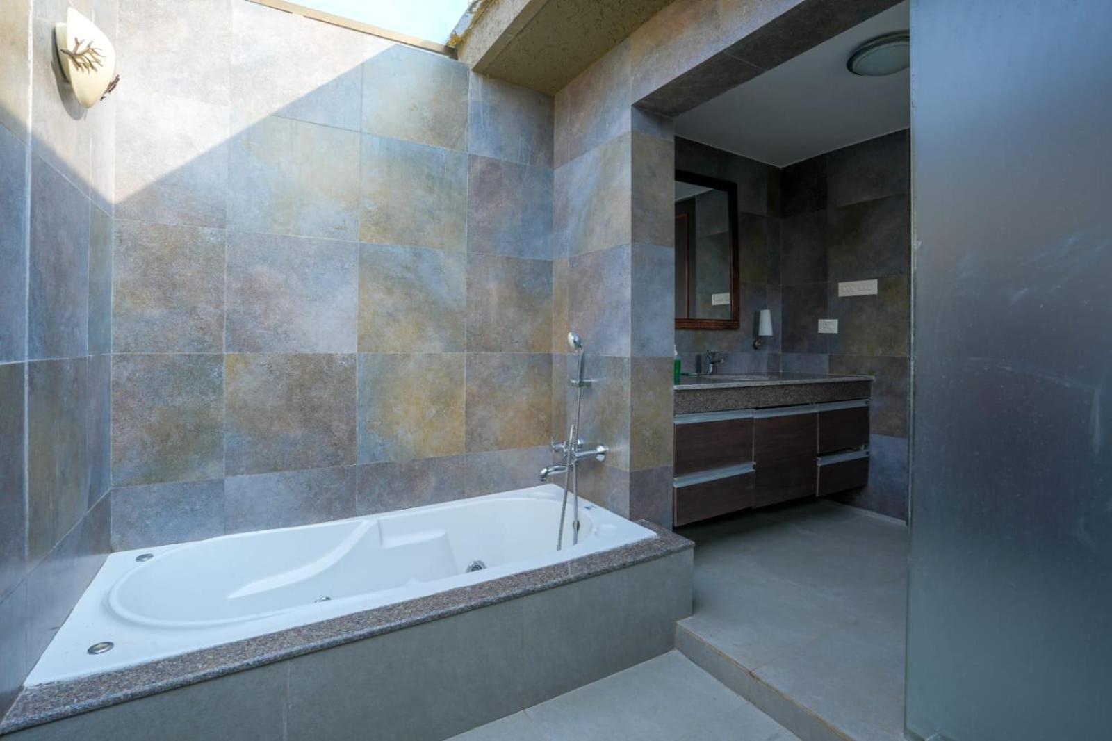 E&G Green Courts Resort At Koroli Hill Station Нашик Екстериор снимка